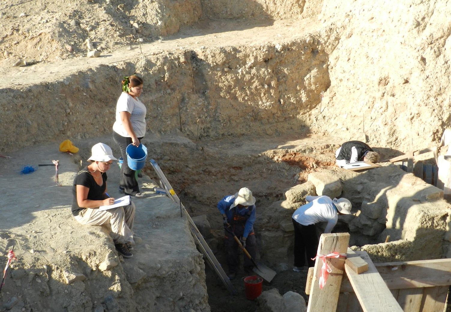 5. Excavations at the Laona monument Season 2013-B